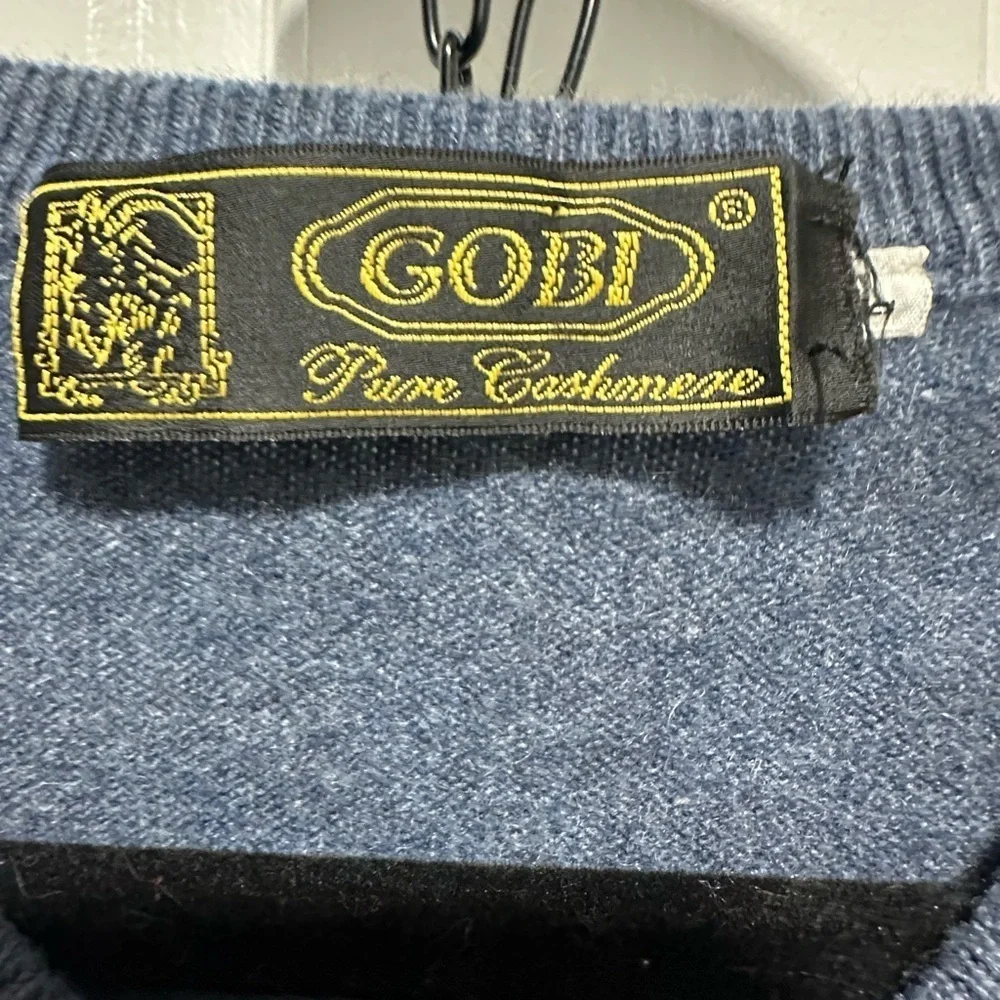 GOBI Men's Cashmere Blue V-Neck Sweater size Large EUC